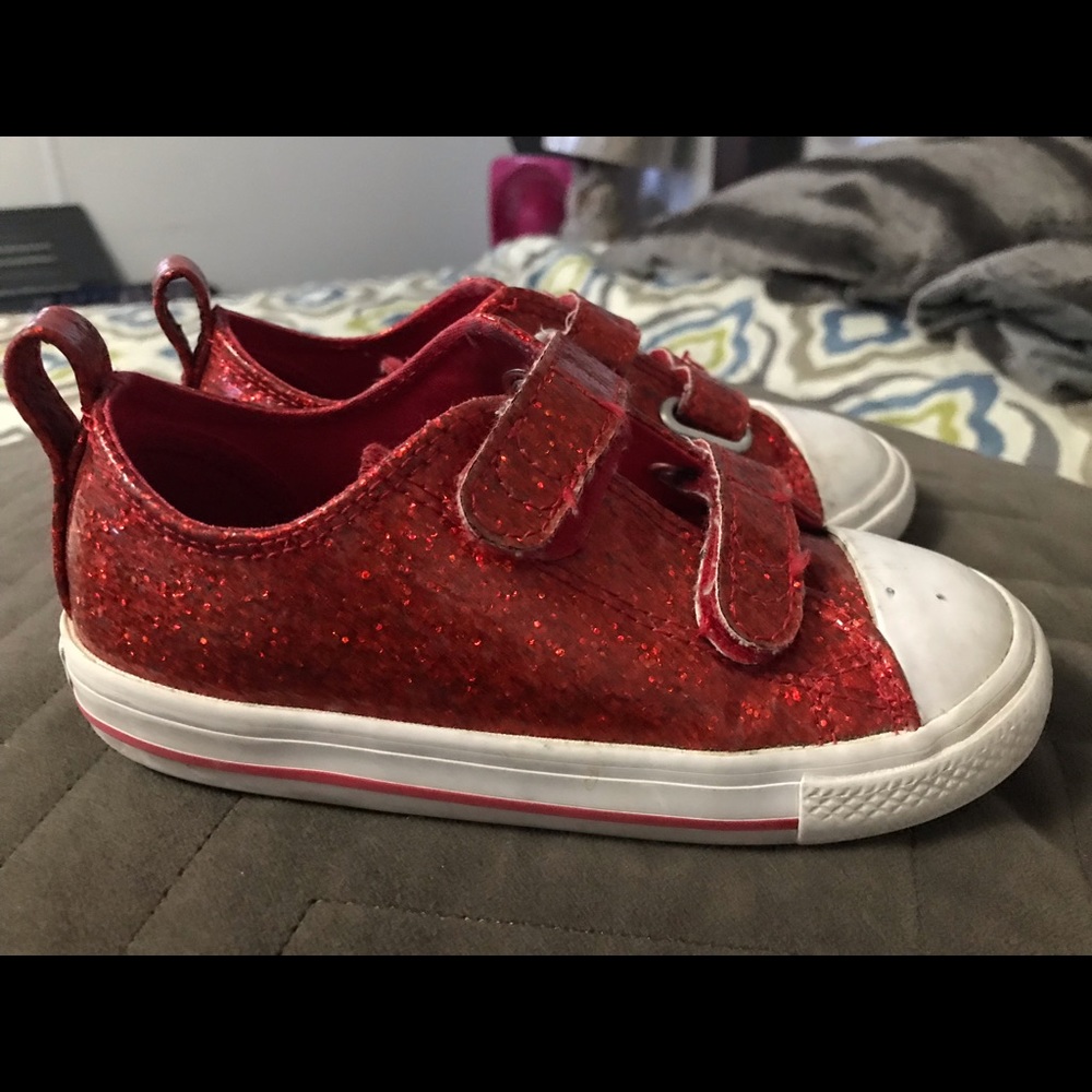 Cute sparkle Red converse !